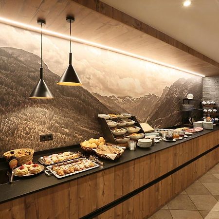 Pension Alpenhof B&B コッレ・イザルコ エクステリア 写真