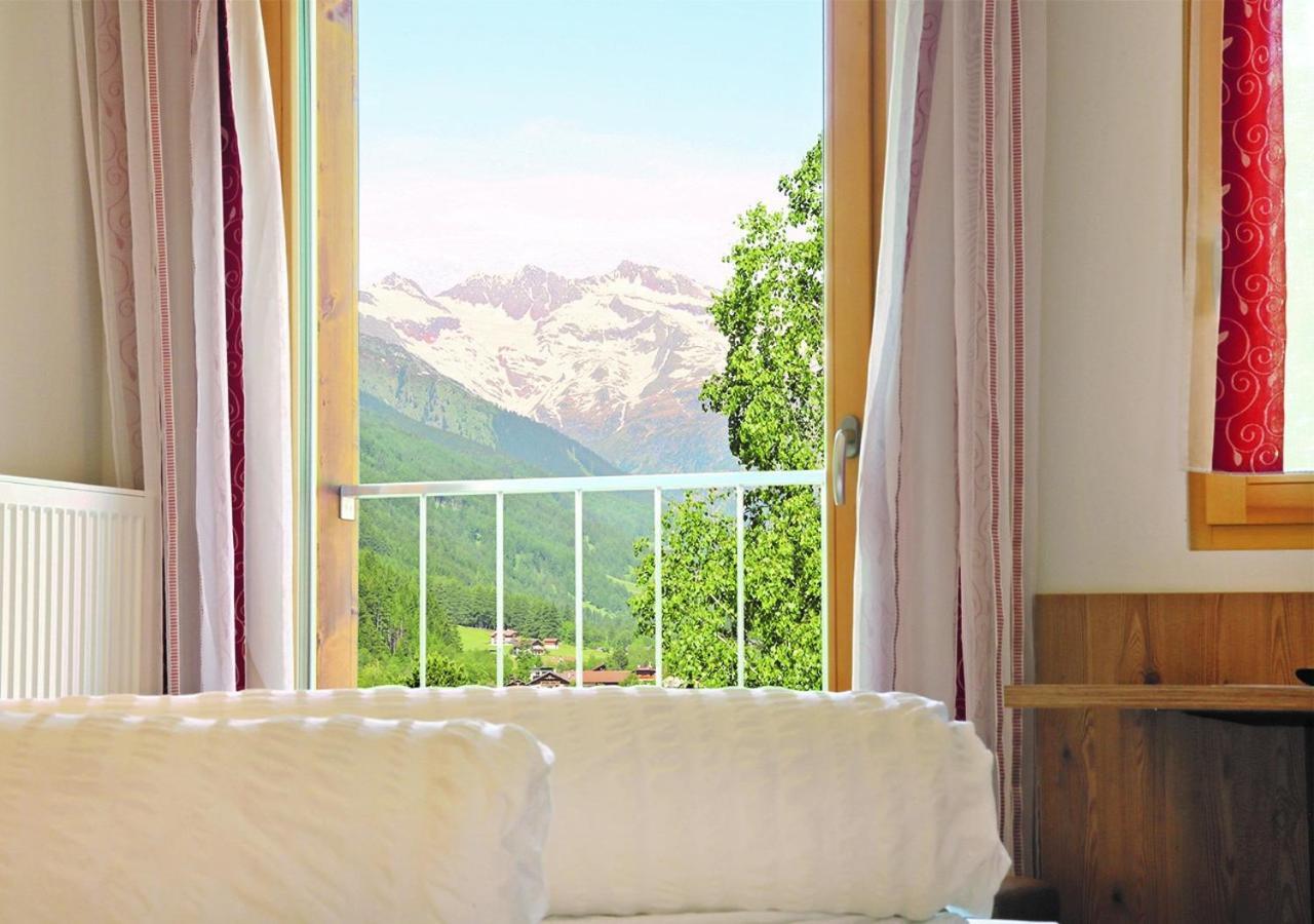 Pension Alpenhof B&B コッレ・イザルコ エクステリア 写真