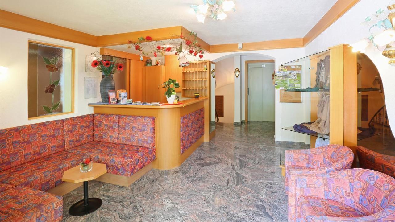 Pension Alpenhof B&B コッレ・イザルコ エクステリア 写真