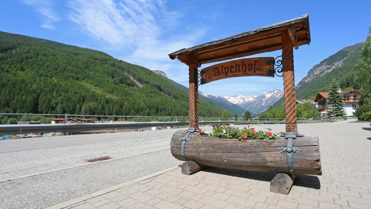 Pension Alpenhof B&B コッレ・イザルコ エクステリア 写真