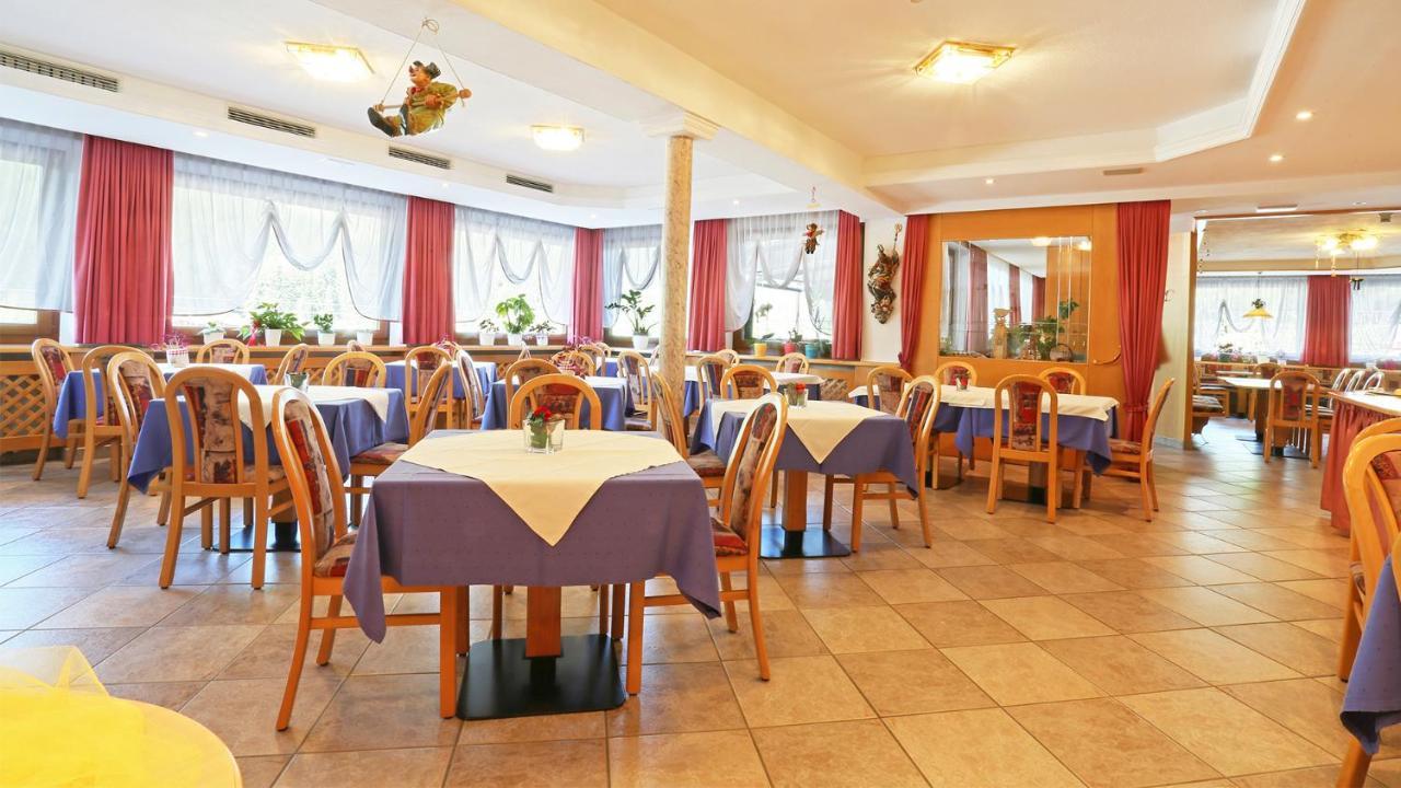 Pension Alpenhof B&B コッレ・イザルコ エクステリア 写真
