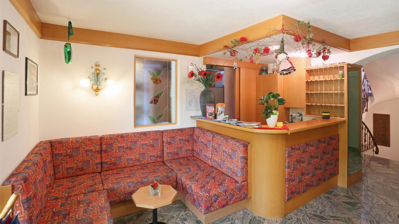 Pension Alpenhof B&B コッレ・イザルコ エクステリア 写真