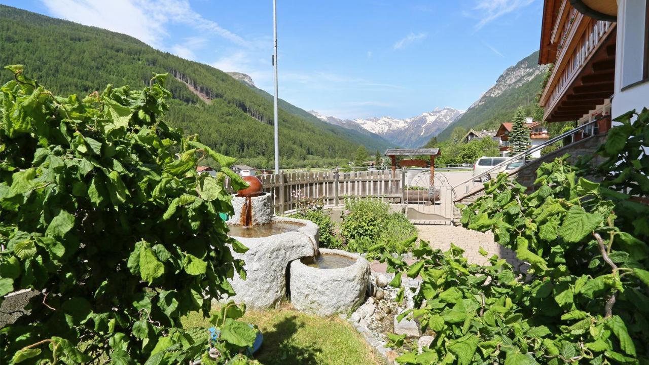 Pension Alpenhof B&B コッレ・イザルコ エクステリア 写真