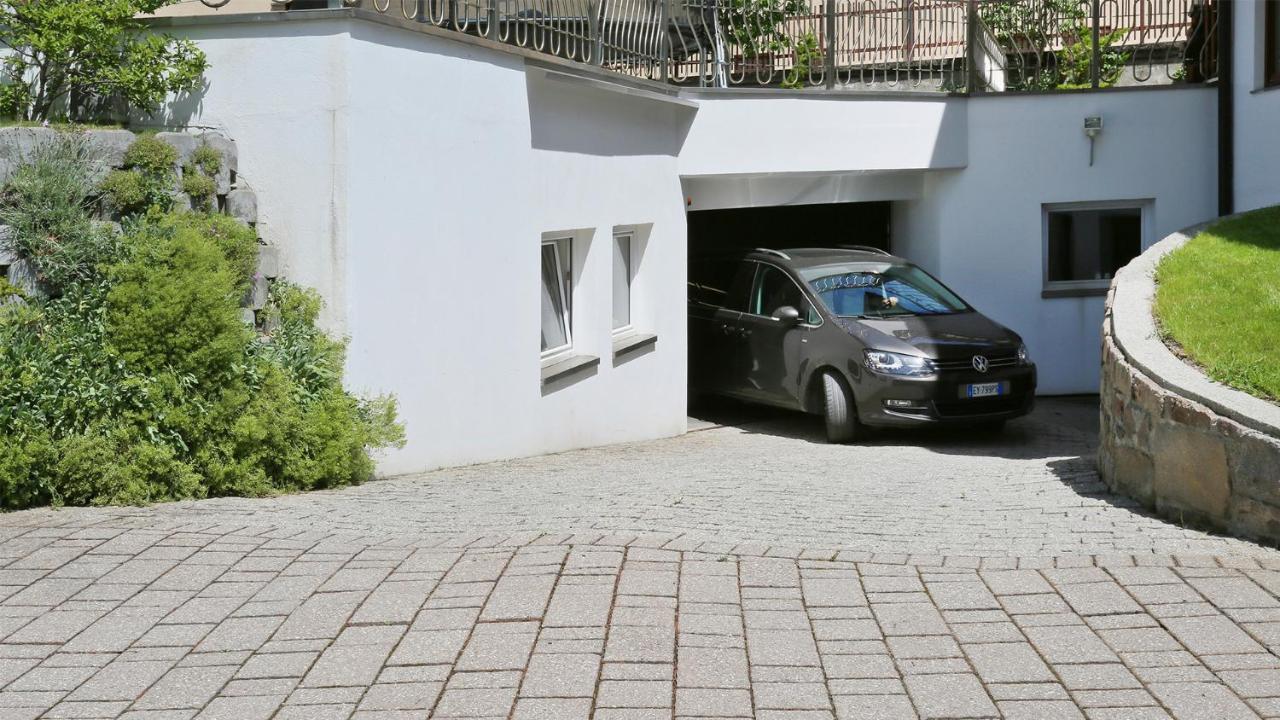 Pension Alpenhof B&B コッレ・イザルコ エクステリア 写真
