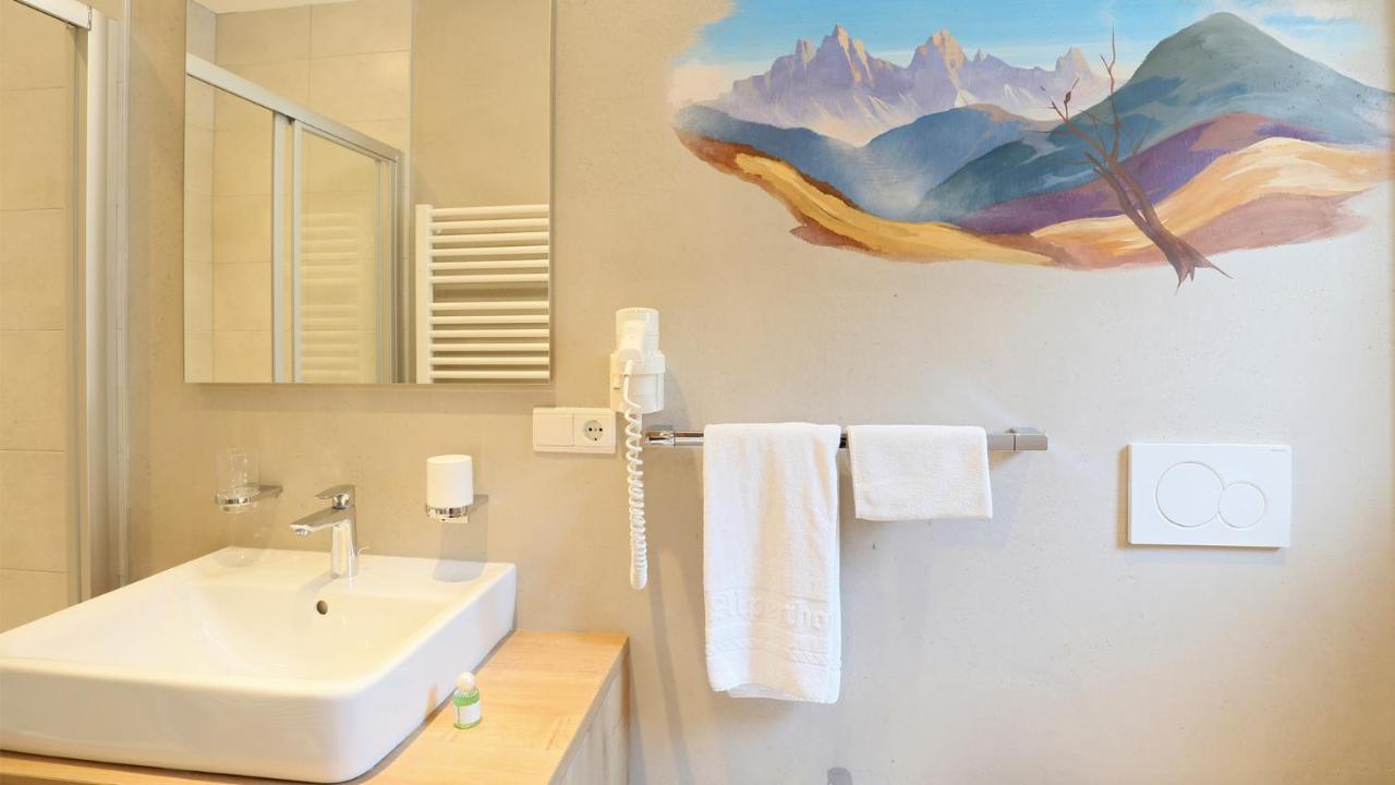 Pension Alpenhof B&B コッレ・イザルコ エクステリア 写真