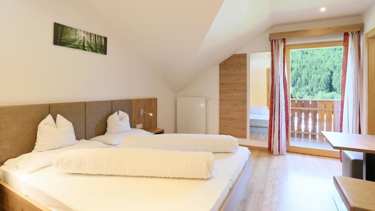 Pension Alpenhof B&B コッレ・イザルコ エクステリア 写真