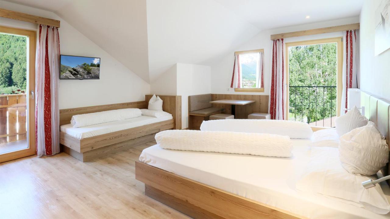 Pension Alpenhof B&B コッレ・イザルコ エクステリア 写真