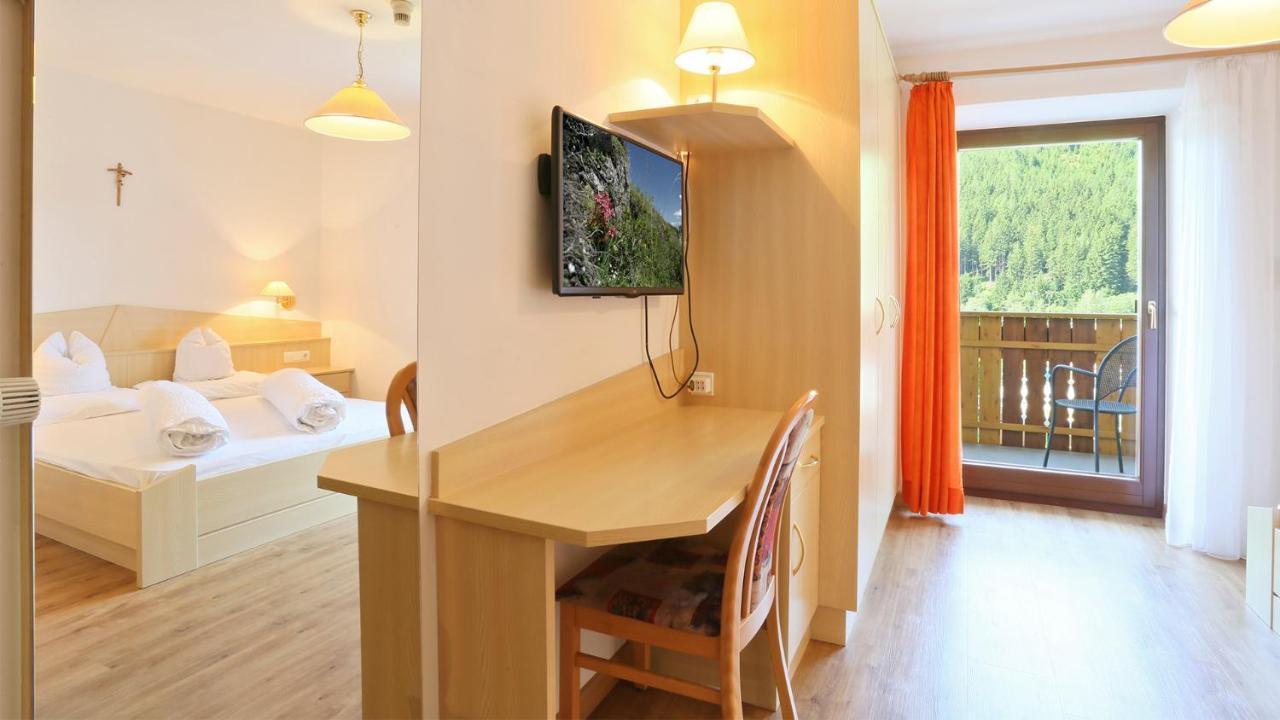 Pension Alpenhof B&B コッレ・イザルコ エクステリア 写真