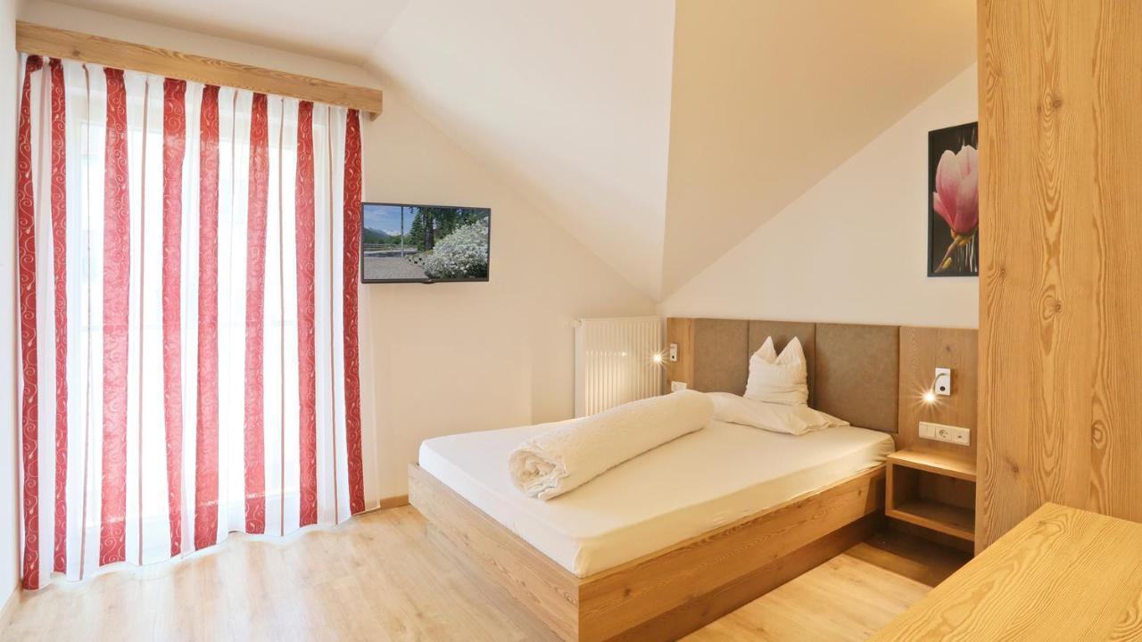 Pension Alpenhof B&B コッレ・イザルコ エクステリア 写真