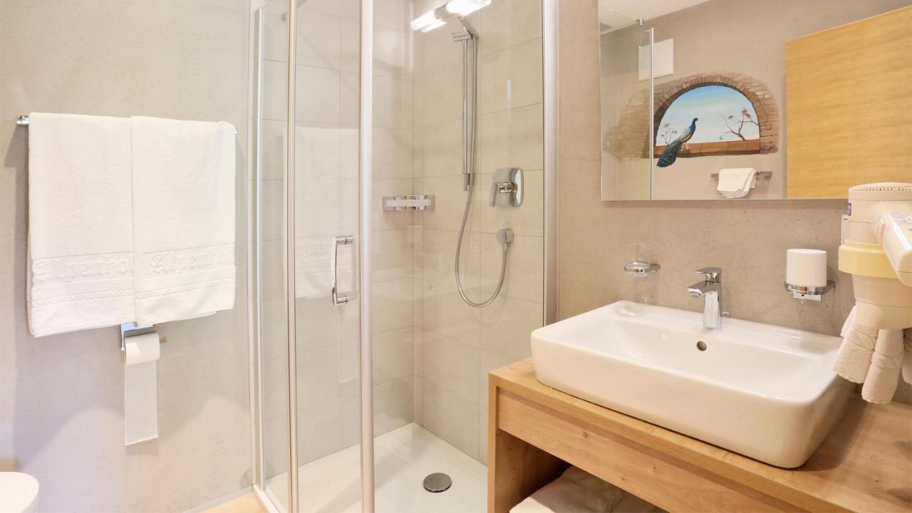 Pension Alpenhof B&B コッレ・イザルコ エクステリア 写真