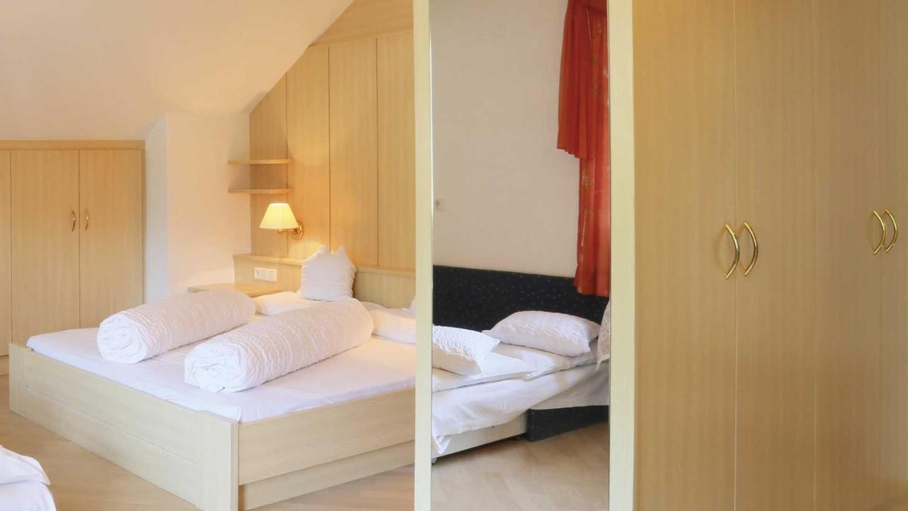 Pension Alpenhof B&B コッレ・イザルコ エクステリア 写真